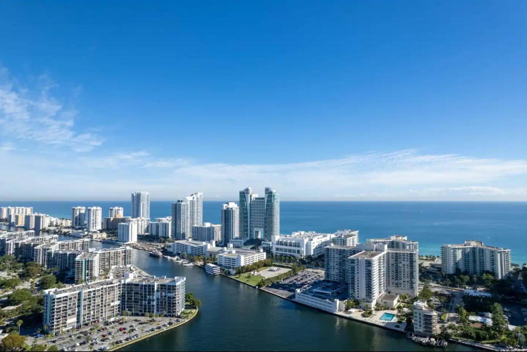 הלנדל ביץ' Beachwalk Resort & Condos מראה חיצוני תמונה